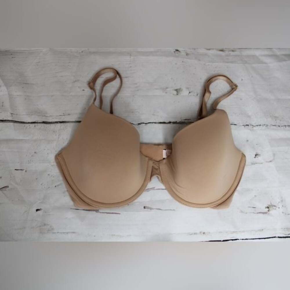 Victoriaβ Secret Nude T-Shirt Bra